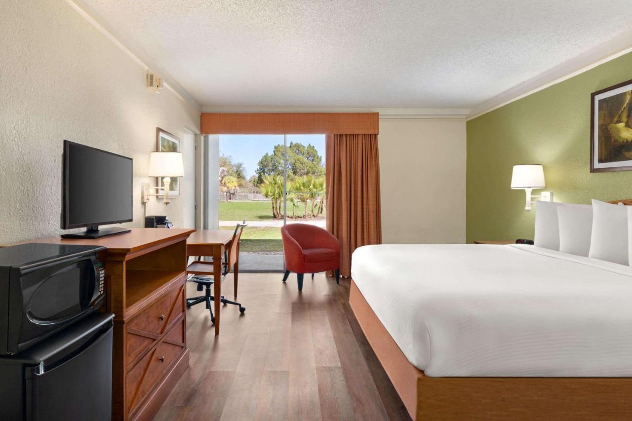 Baymont By Wyndham Daytona Beach - Intl Speedway Bagian luar foto