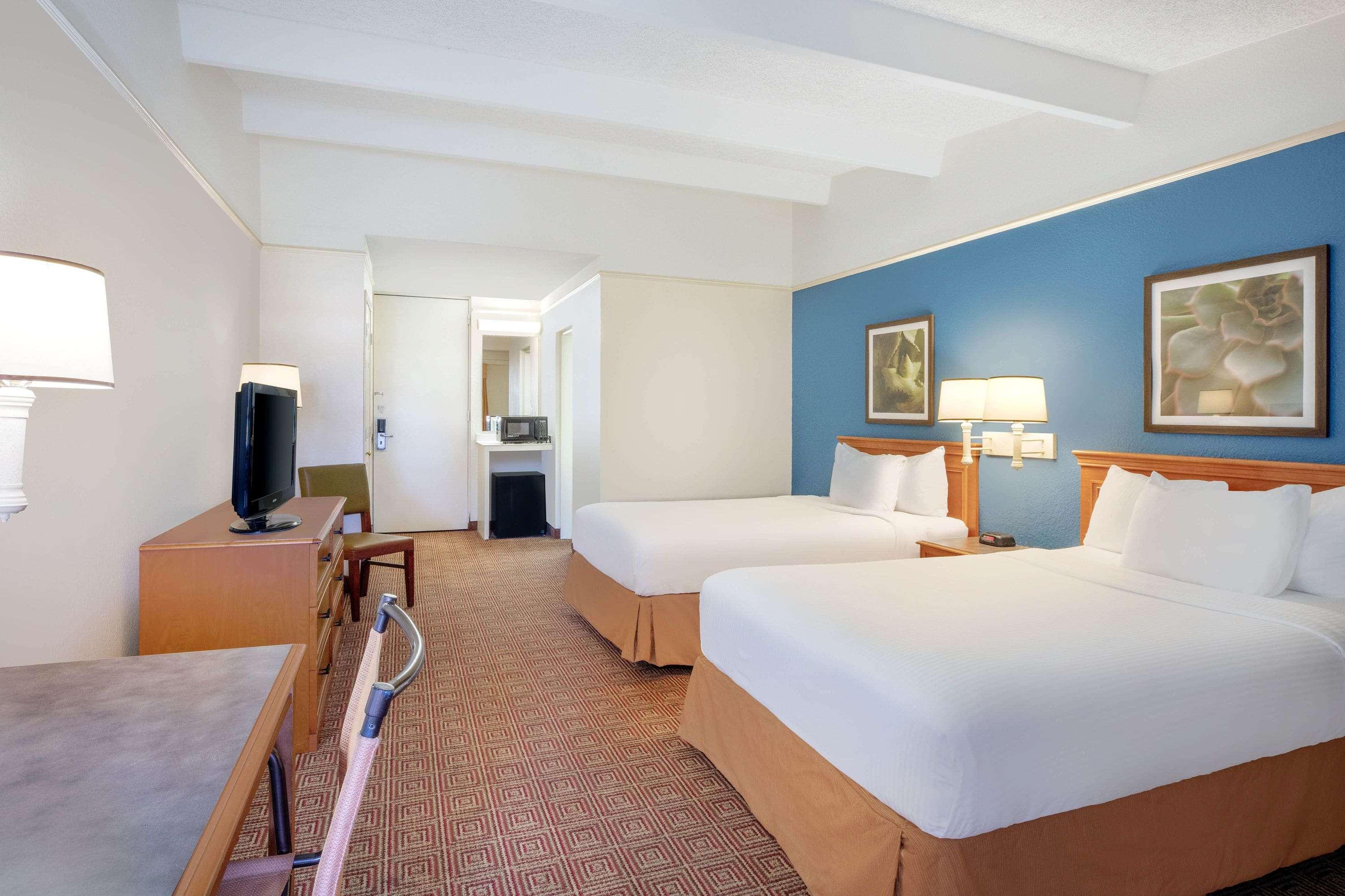 Baymont By Wyndham Daytona Beach - Intl Speedway Bagian luar foto