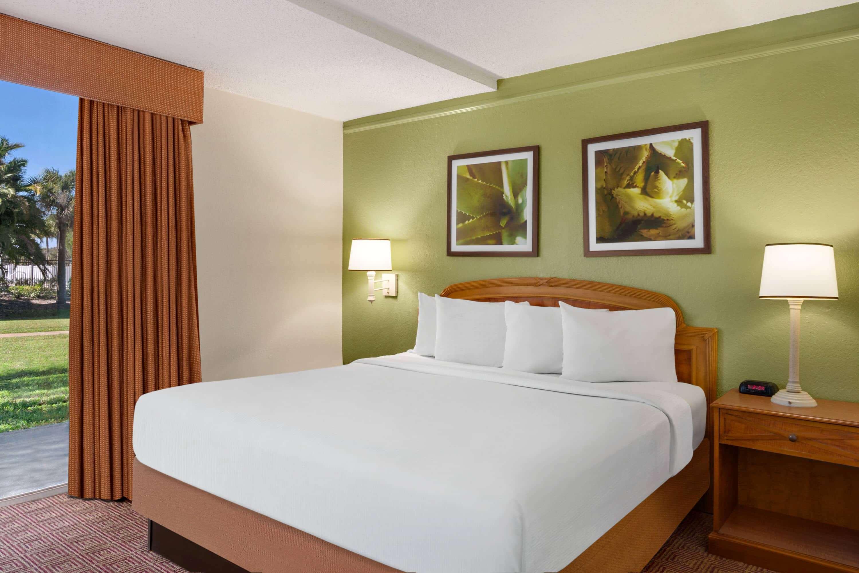 Baymont By Wyndham Daytona Beach - Intl Speedway Bagian luar foto