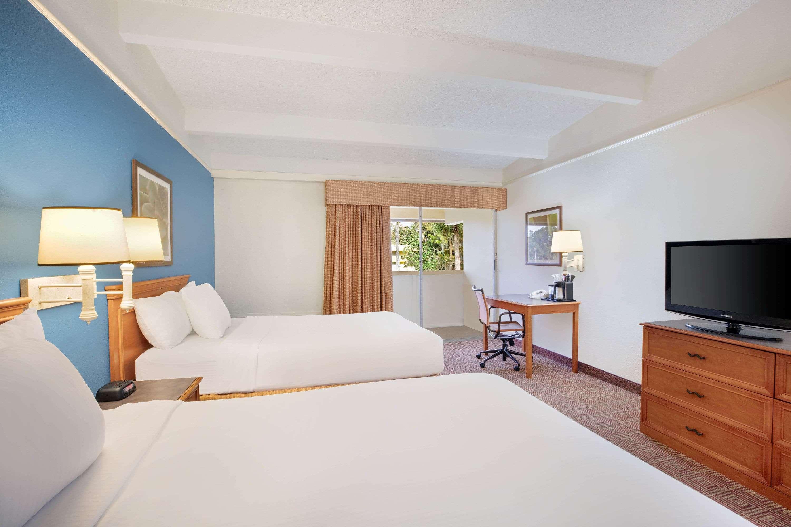 Baymont By Wyndham Daytona Beach - Intl Speedway Bagian luar foto