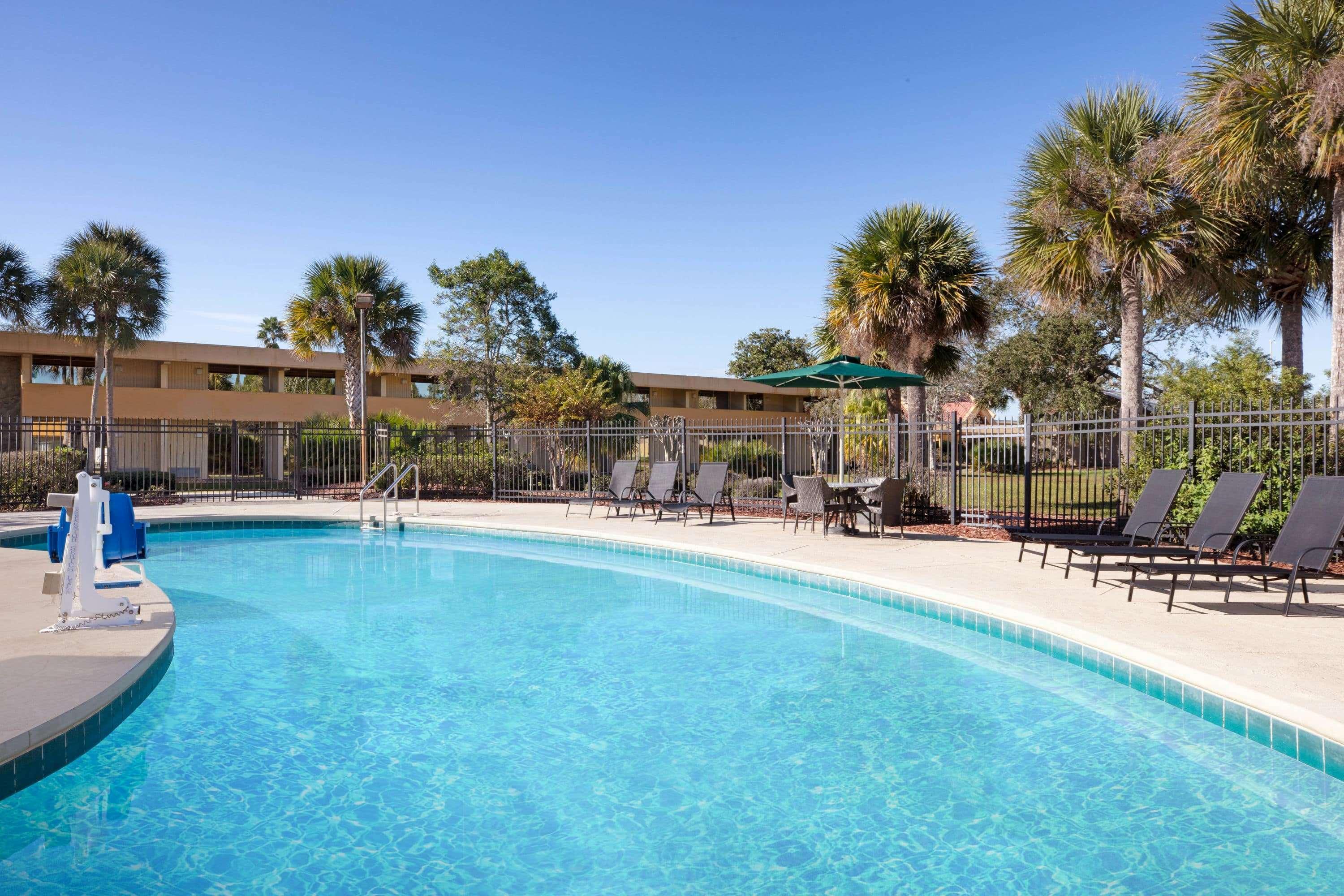 Baymont By Wyndham Daytona Beach - Intl Speedway Bagian luar foto