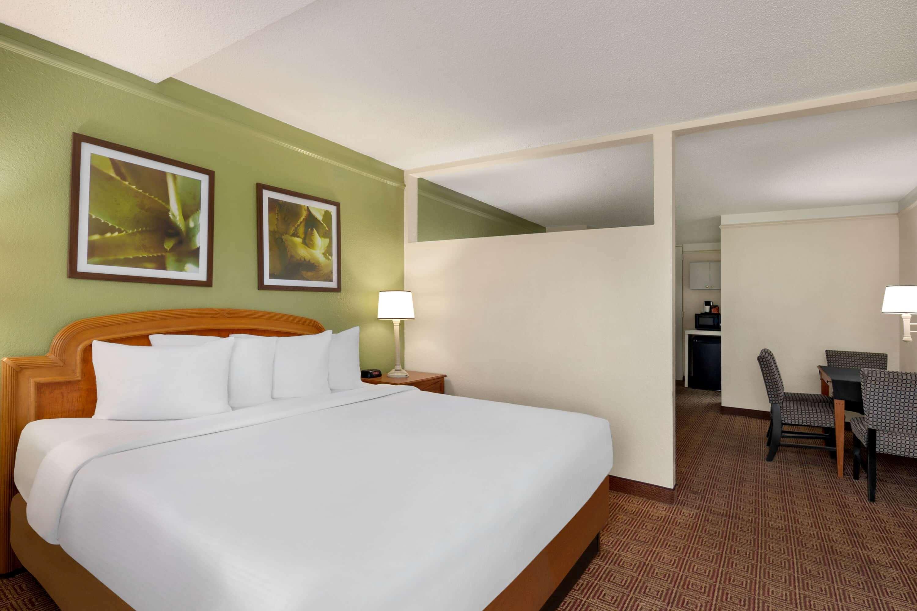 Baymont By Wyndham Daytona Beach - Intl Speedway Bagian luar foto