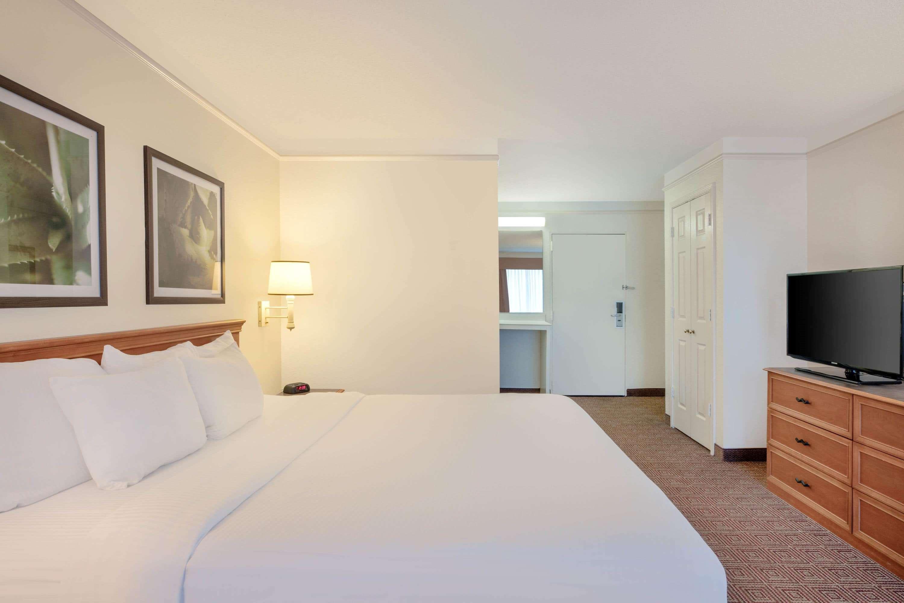 Baymont By Wyndham Daytona Beach - Intl Speedway Bagian luar foto