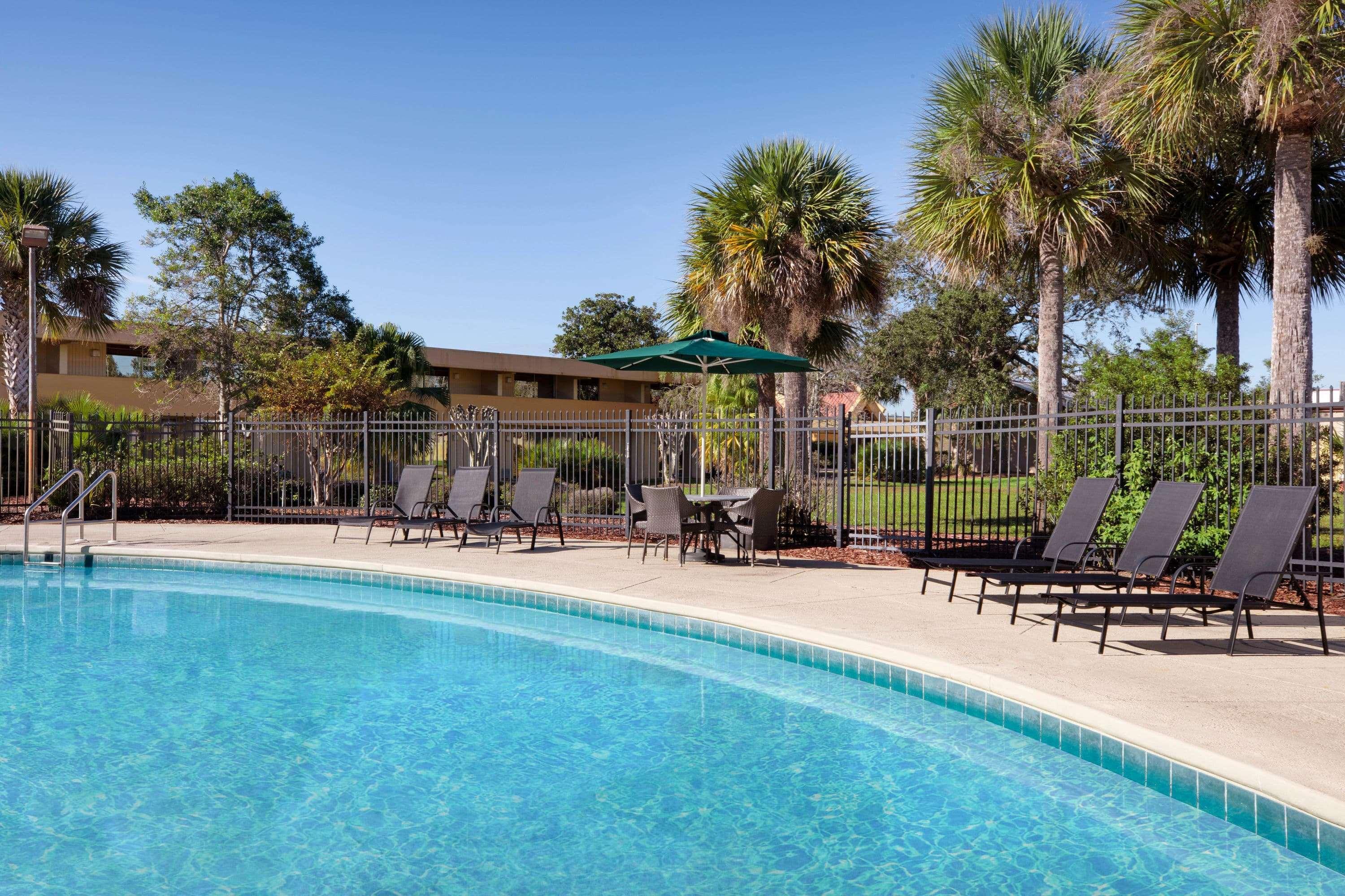 Baymont By Wyndham Daytona Beach - Intl Speedway Bagian luar foto