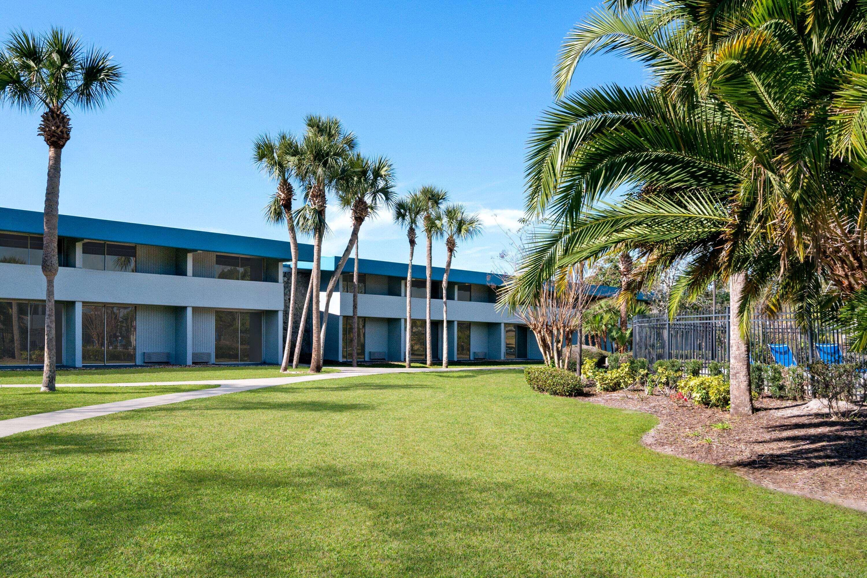 Baymont By Wyndham Daytona Beach - Intl Speedway Bagian luar foto