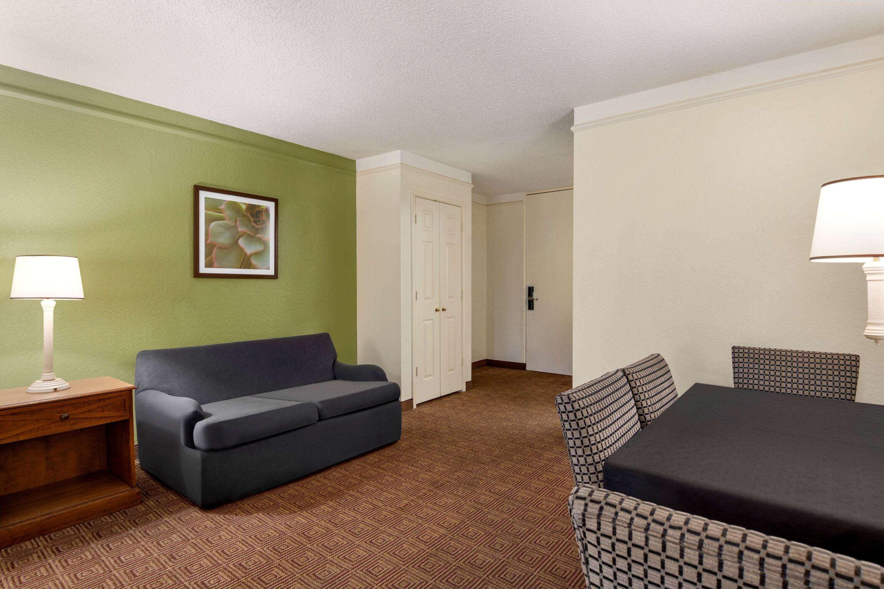 Baymont By Wyndham Daytona Beach - Intl Speedway Bagian luar foto