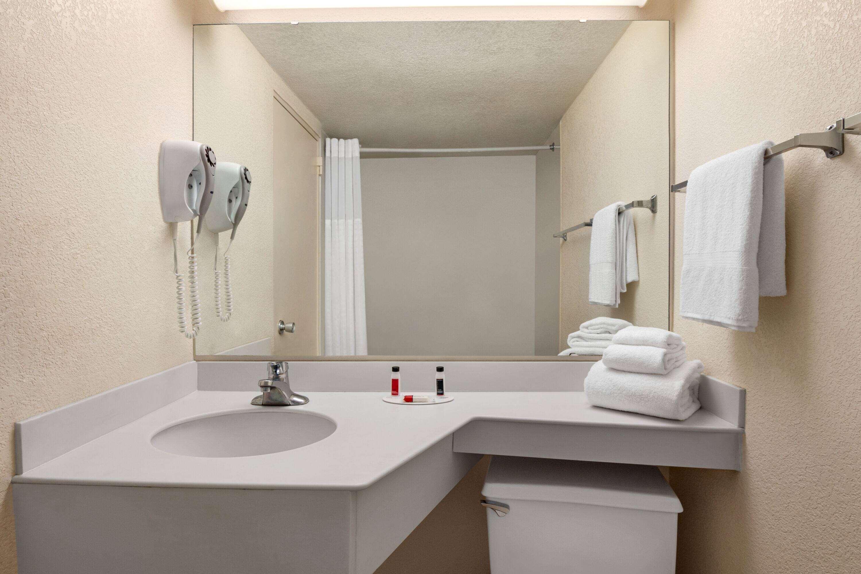 Baymont By Wyndham Daytona Beach - Intl Speedway Bagian luar foto