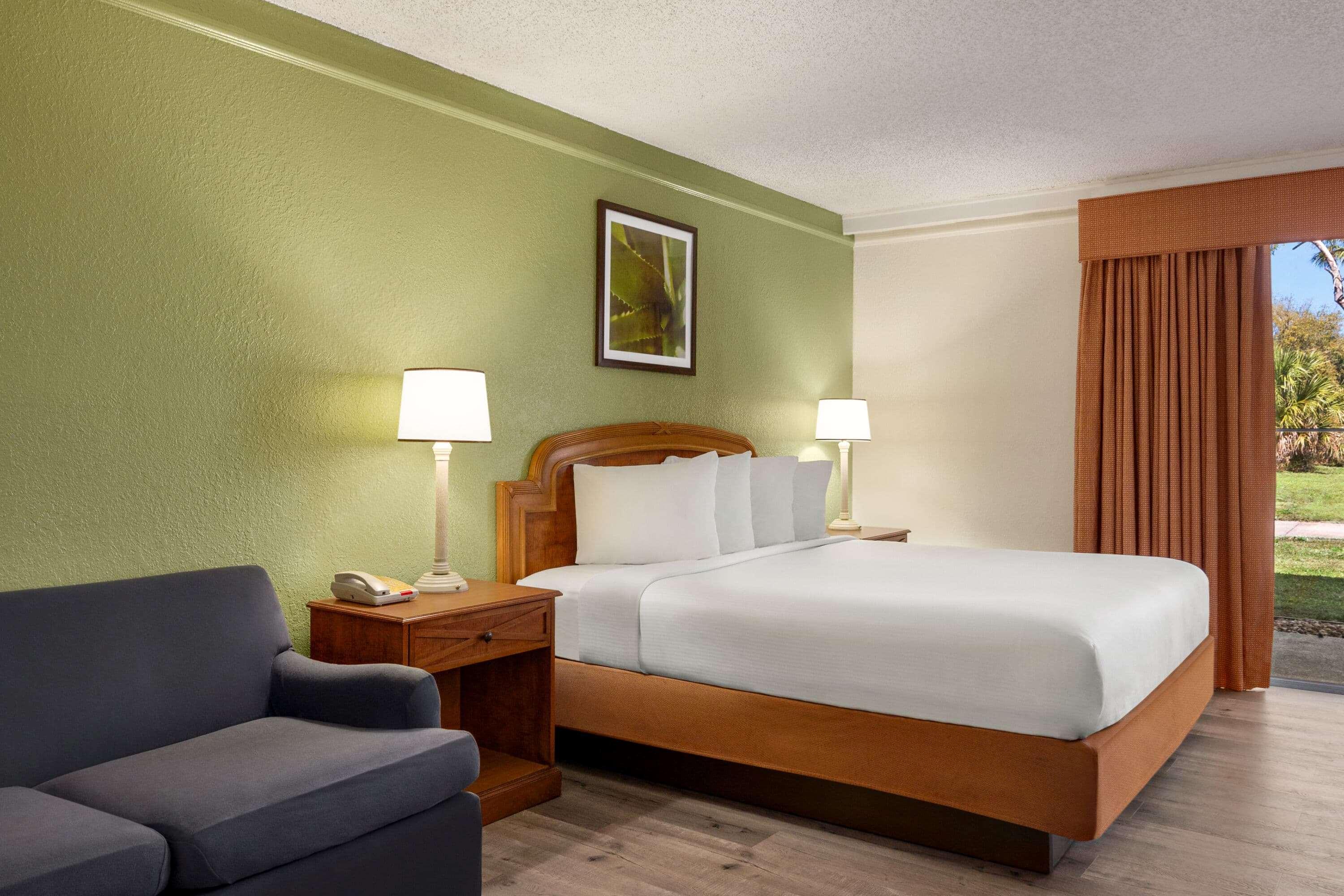 Baymont By Wyndham Daytona Beach - Intl Speedway Bagian luar foto