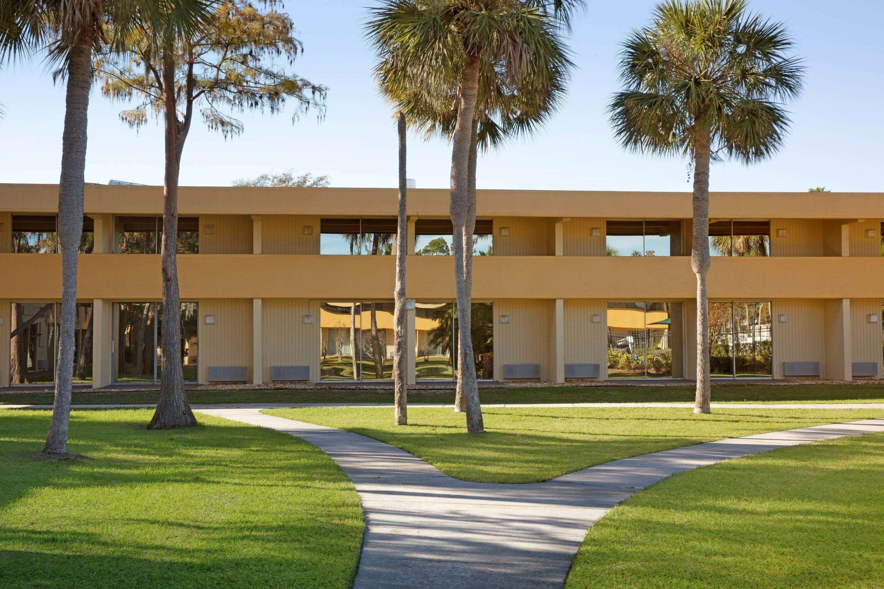 Baymont By Wyndham Daytona Beach - Intl Speedway Bagian luar foto
