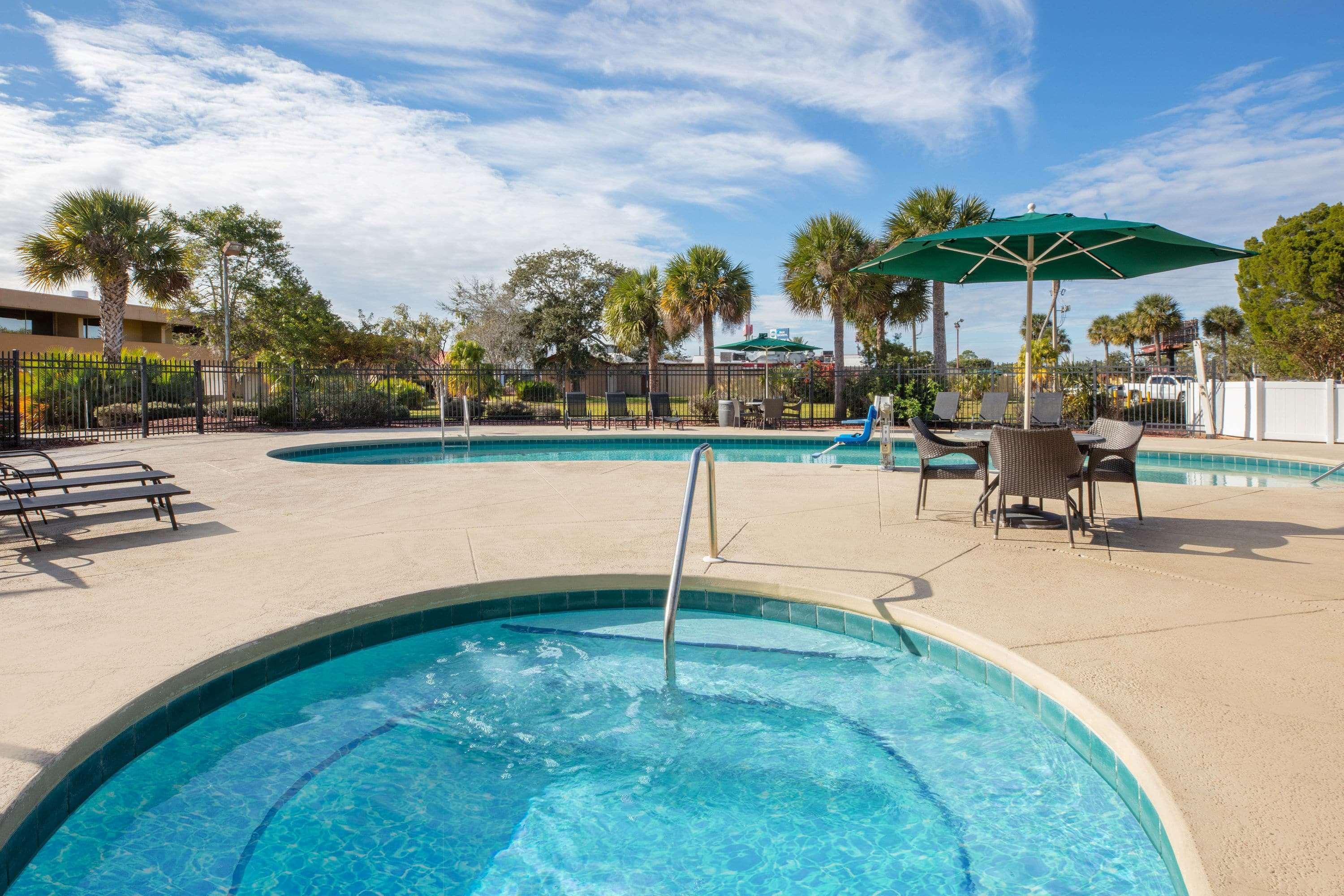 Baymont By Wyndham Daytona Beach - Intl Speedway Bagian luar foto